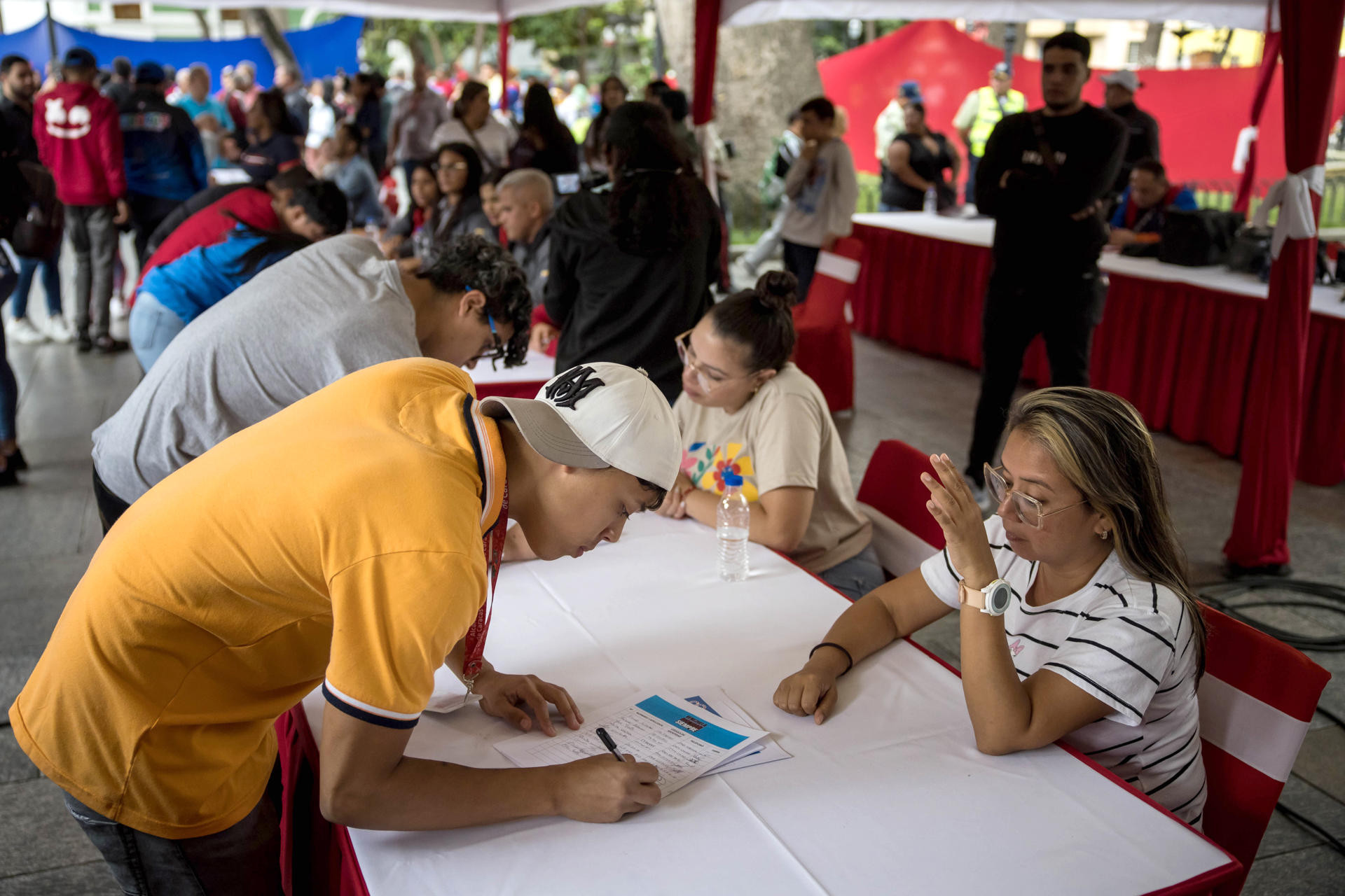 Diario Frontera, Frontera Digital,  Nacionales, ,Recolectan firmas en apoyo a migrantes venezolanos deportados a El Salvador