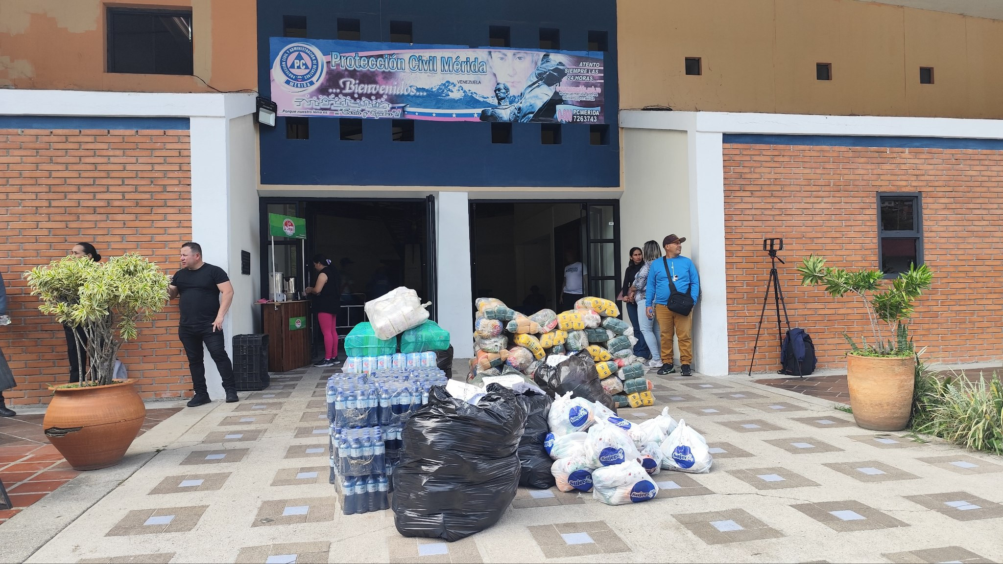 Diario Frontera, Frontera Digital,  Regionales, ,Voluntarios llevan su aporte a centro de acopio de Protección Civil en Mérida