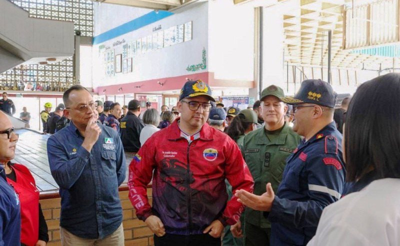 Diario Frontera, Frontera Digital,  Regionales, ,Arnaldo Sánchez entregó indumentaria a Bomberos Mérida