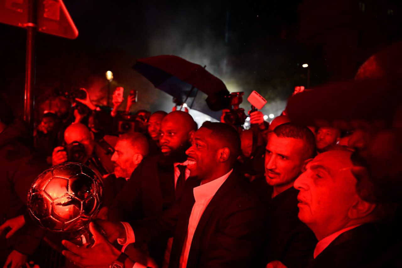 Diario Frontera, Frontera Digital,  Deportes, ,Fuegos artificiales y cánticos: aficionados del PSG celebran el Balón de Oro de Dembélé