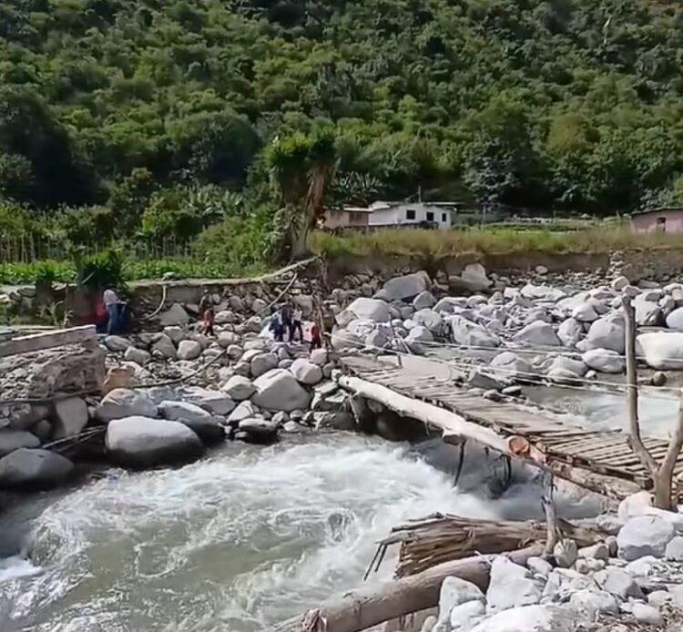 Diario Frontera, Frontera Digital,  Páramo, ,La comunidad expresa su frustración ya que, a pesar de la presencia de maquinaria en el lugar, esta se encuentra dañada e inoperativa,Timotes | Comunidad de La Vega suma tres meses incomunicada