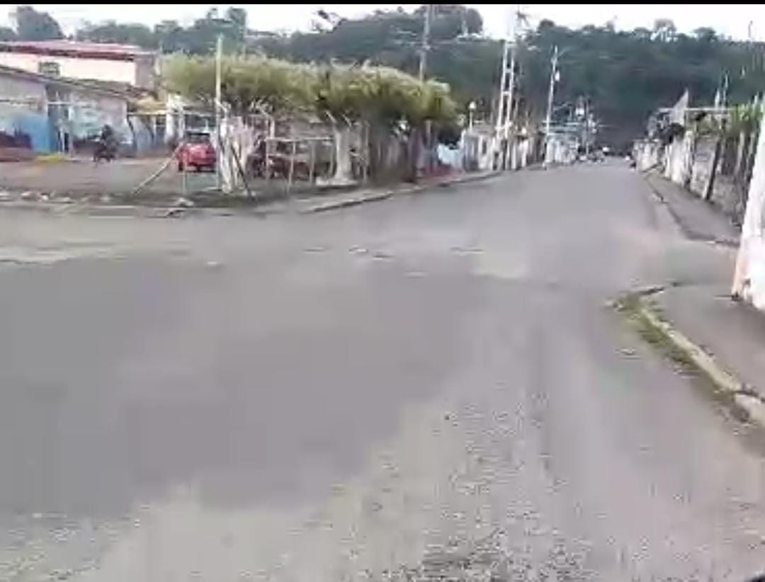 Diario Frontera, Frontera Digital,  El Vigía Panamericana, ,Los habitantes del sector Villa de Los Ángeles de la parroquia Pulido Méndez, solicita a los entes municipales encargados en revisar el servicio del transporte público que cubre la ruta a esta parroquia del municipio Alberto Adriani que revisen este servicio,Exigen revisar el servicio de transporte público urbano 
a Villa de Los Ángeles de El Vigía