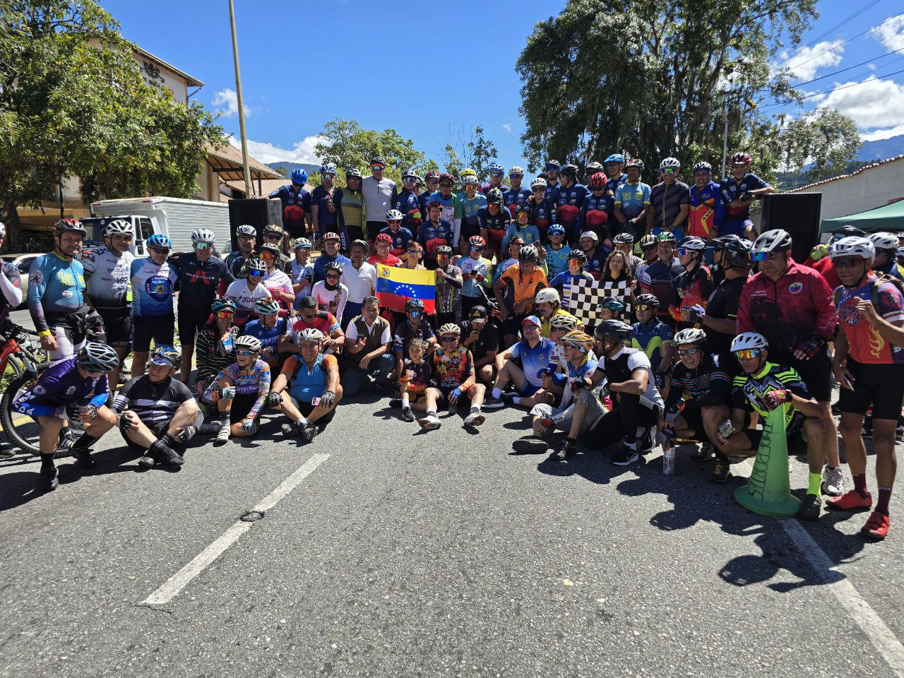 Diario Frontera, Frontera Digital,  Deportes, ,La alegría y el entusiasmo fueron evidentes entre los participantes.,Mérida se vistió de deporte en exitoso ciclopaseo familiar