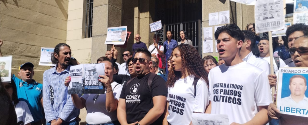 Diario Frontera, Frontera Digital,  Regionales, ,La jornada en el Rectorado de la ULA se convirtió en un acto de reafirmación democrática, donde la universidad, como pilar de la sociedad, volvió a ser escenario de resistencia y esperanza,José Varela: Movimientos estudiantiles y comunidad universitaria de la ULA
exigimos liberación de presos políticos en Mérida