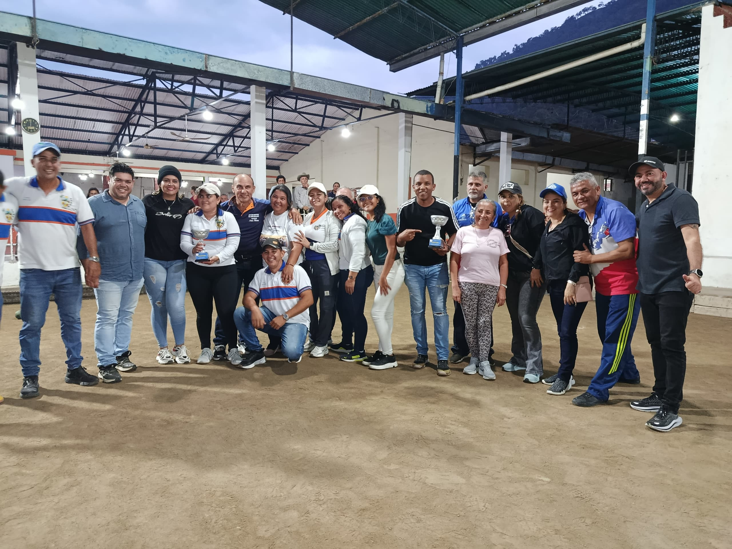 Diario Frontera, Frontera Digital,  Regionales, ,El evento cerró con la entrega de trofeos y el reconocimiento de la comunidad educativa, consolidando a Zea como un referente en la organización de eventos deportivos que integran a los sectores vivos de la sociedad,Zea culmina con éxito Juegos Magisteriales 2026: Escuela “Félix Román Duque” 
y Liceo “Santiago Jesús Escalante” comparten la gloria máxima