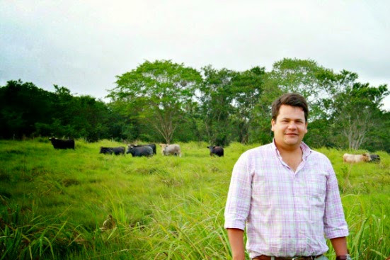 Diario Frontera, Frontera Digital,  Entretenimiento, ,Herido de gravedad ganadero Edgar Varela en su finca por un toro