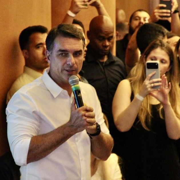 Frontera Digital, Diario Frontera, Flávio Bolsonaro retoma visitas a su padre en medio de elecciones