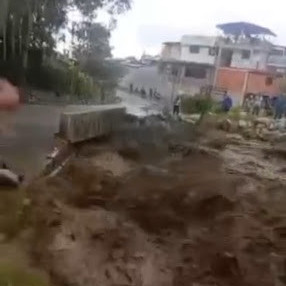 Frontera Digital,  Regionales,  Crecida repentina de la Quebrada El Arado arrasa con todo a su paso y destruye la calzada del puente El Pajonal