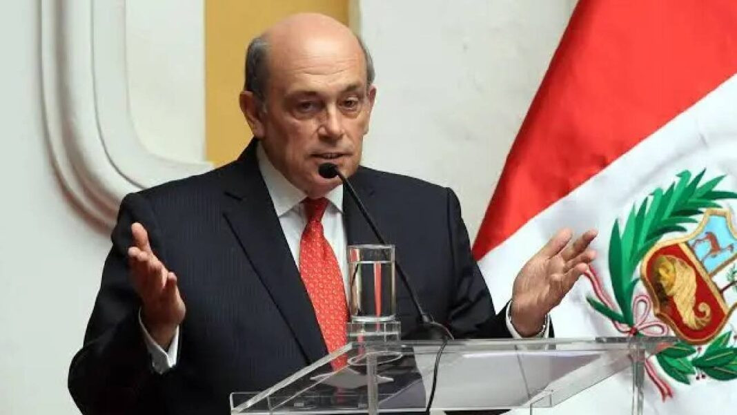 Diario Frontera, Frontera Digital,  Internacionales, ,En entrevista con la emisora de radio RPP, De Zela confirmó que presentó esta mañana (hora local) su renuncia irrevocable al mandatario interino, José María Balcázar, al que acusó de mentirle al país cuando dijo que los contratos de compra todavía no estaban firmados a pesar de que, según él, se suscribieron este lunes,Canciller de Perú dimite por aplazarse compra de aviones F-16