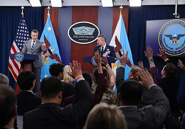 Diario Frontera, Frontera Digital,  Internacionales, ,El secretario de Defensa, Pete Hegseth, y el jefe del Estado Mayor, Dan Caine, dan el parte de guerra en el Pentágono. (AFP),Irán y EE.UU. reavivan el diálogo en Pakistán 
para detener la guerra