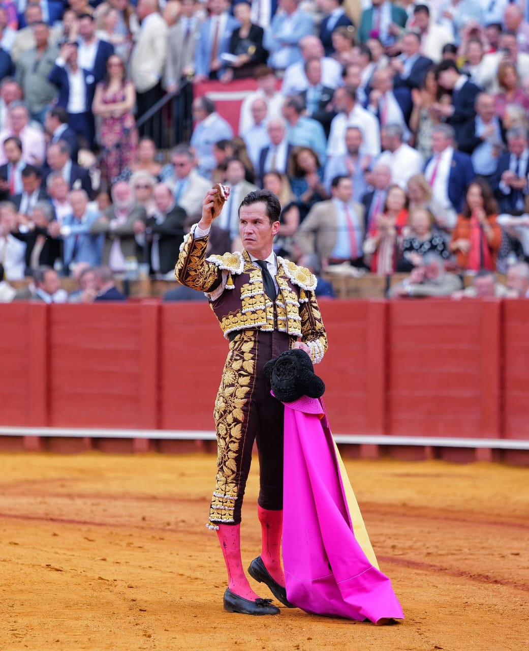 Diario Frontera, Frontera Digital,  Entretenimiento, ,Exhibe su magisterio con un Botinero al que consintió mucho en una impecable obra que salvó la tarde.,Lección de Luque, inventor de una faena de oreja