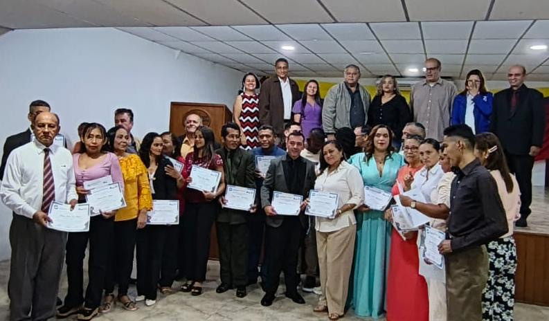 Diario Frontera, Frontera Digital,  El Vigía Panamericana, ,El evento sirvió para visibilizar el peso específico del trabajo que estos formadores realizan de manera espontánea en sus comunidades,En acto histórico, la UNESR certificó a 32 nuevos "Maestros Pueblo" en El Vigía