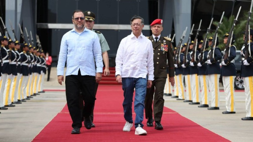 Diario Frontera, Frontera Digital,  Nacionales, ,Petro llegó a Venezuela después del mediodía del viernes acompañado de una amplia delegación de funcionarios, entre ellos el ministro de Defensa, Pedro Arnulfo Sánchez; el comandante de las Fuerzas Militares de Colombia, el general Hugo López; y el titular de la Dirección Nacional de Inteligencia, René Guarín,Canciller despidió a Petro en Maiquetía, esto dijo sobre la visita del mandatario colombiano