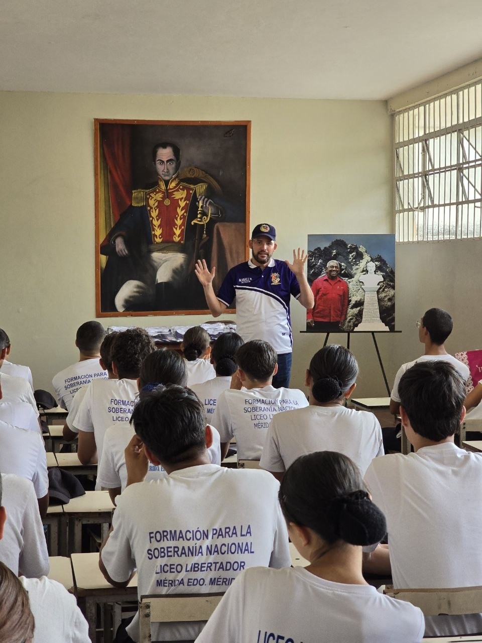 Diario Frontera, Frontera Digital,  Regionales, ,Durante el acto, el burgomaestre resaltó la importancia de la figura del brigadier en la instrucción premilitar,Alcalde Nelson Álvarez entrega uniformes a la Promoción de Brigadieres 
"General en Jefe Rafael Urdaneta" del Liceo Libertador