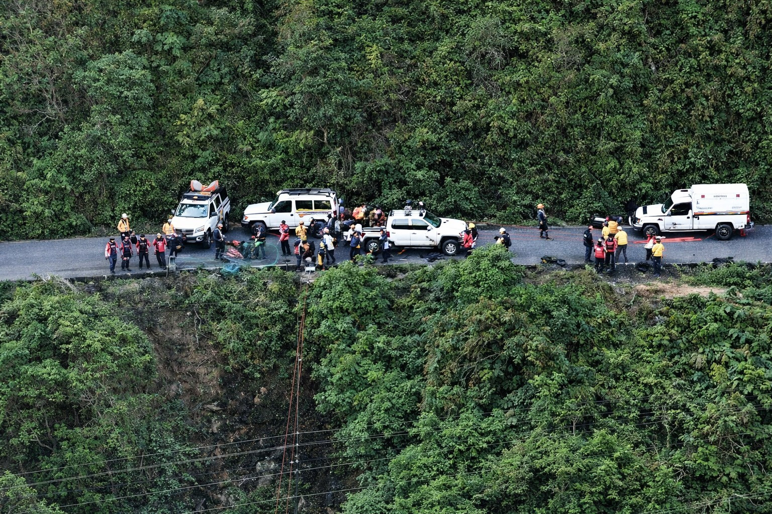 Diario Frontera, Frontera Digital,  Sucesos, ,El despliegue en el sector La Campana se mantiene activo debido a la complejidad del terreno. Más de 100 uniformados de Protección Civil, Bomberos y cuerpos policiales están trabajando sin descanso,Asciende a 10 la cifra de fallecidos tras trágico accidente 
en la Mérida – Barinas