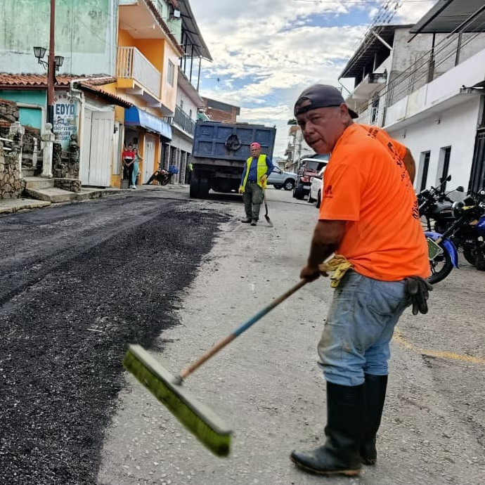 Frontera Digital,  El Vigía Panamericana,  Alcaldía de Andrés Bello inicia plan de bacheo en el centro histórico de La Azulita