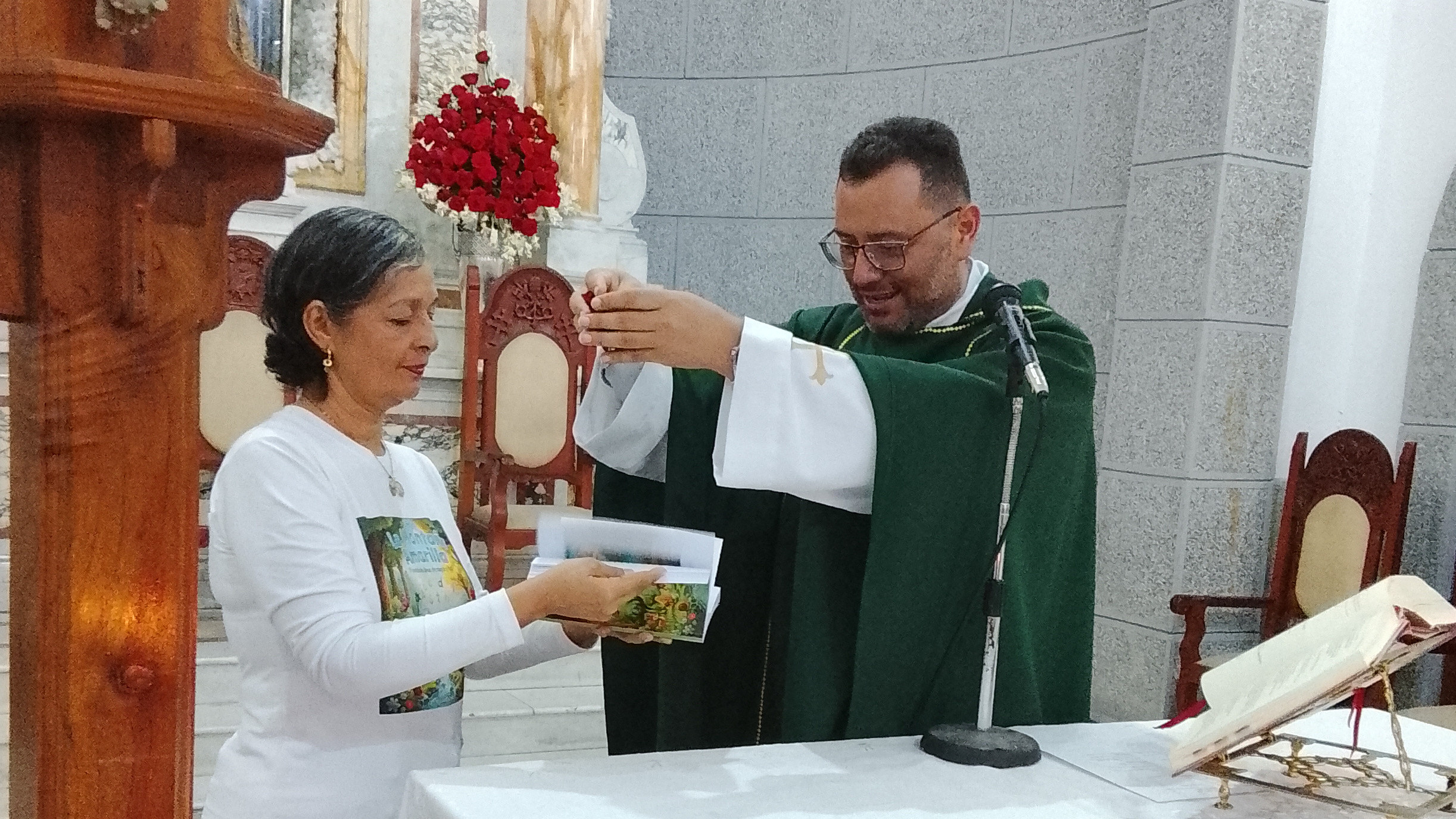 https://fronteradigital.com.ve/Bautizan el libro "La montaña amarilla" en el Santuario Nuestra Señora de Regla