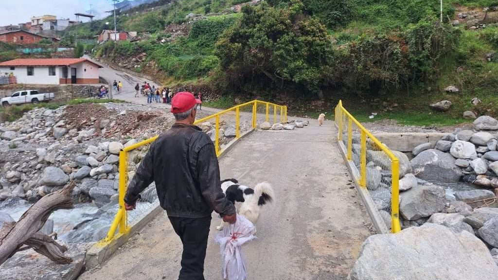 https://fronteradigital.com.ve/Poder popular rehabilitó puente en el sector Miteque de Mérida
