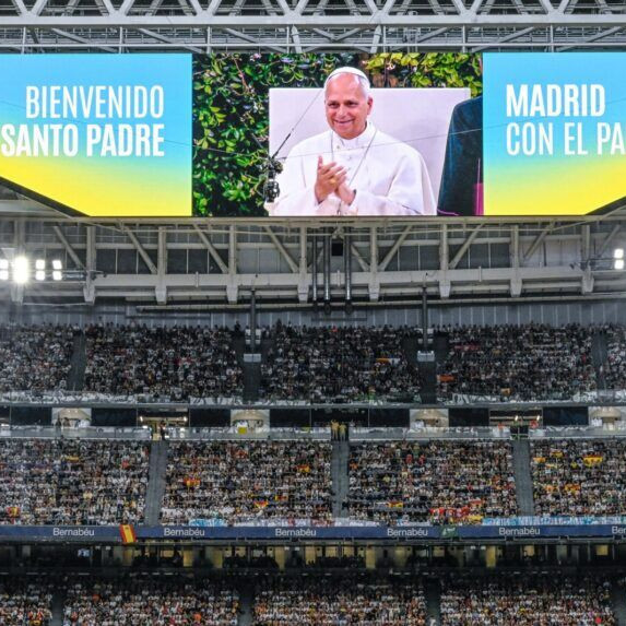 Frontera Digital,  Internacionales,  La Orquesta Carlos Cruz-Diez brilló en el Santiago Bernabéu durante acto con el papa León XIV