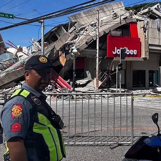 Frontera Digital,  Internacionales,  Terremoto de magnitud 7,8 destruye edificios en Filipinas