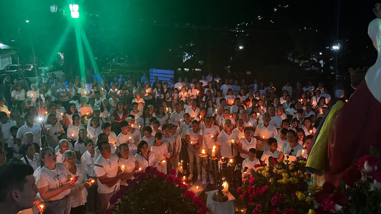 https://fronteradigital.com.ve/Zea se solidariza con Venezuela: Masiva participación en Rosario Iluminado por las víctimas de los recientes sismos