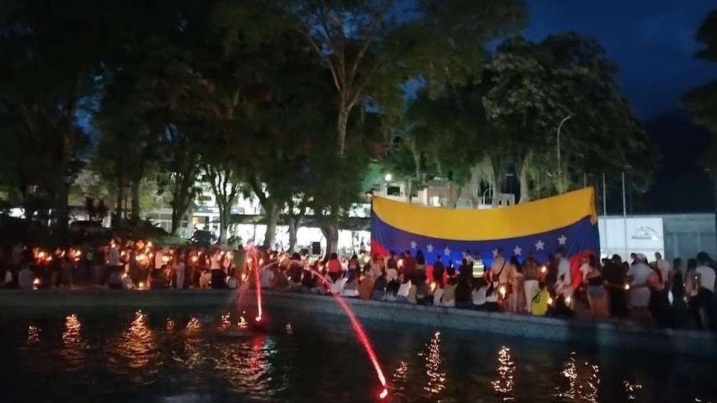 https://fronteradigital.com.ve/La plaza Las Heroínas se iluminó con una emotiva noche de oración
