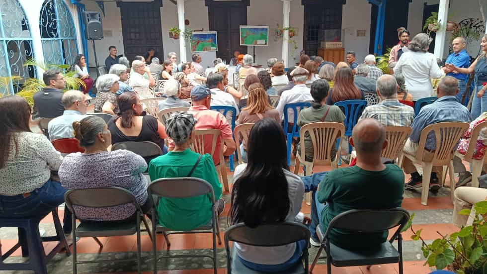 https://fronteradigital.com.ve/El geofísico Raúl Estévez habló sobre los sismos del 24 de junio 
en la Casa de la Cultura "Juan Félix Sánchez"
