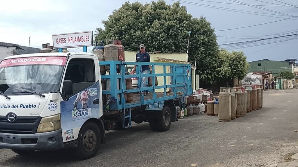 https://fronteradigital.com.ve/Con treinta cisternas de gas se abasteció a los merideños