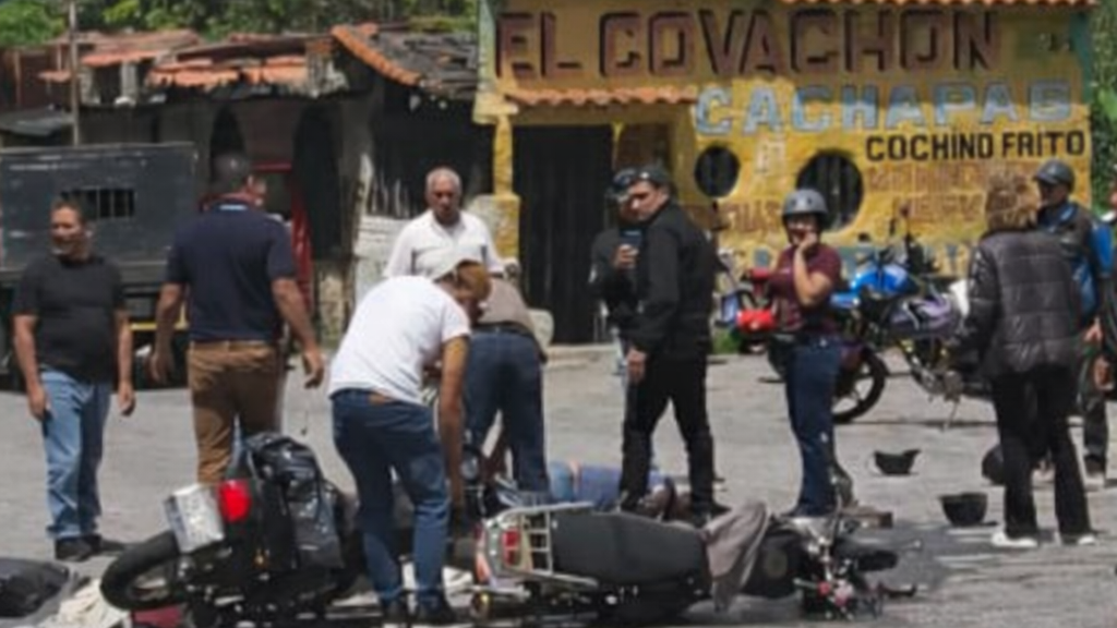 https://fronteradigital.com.ve/Cuatro personas heridas tras colisión entre dos motos en la Trasandina