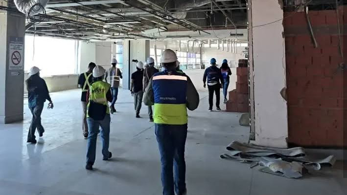 https://fronteradigital.com.ve/Expertos internacionales evalúan daños del aeropuerto de Maiquetía tras los terremotos