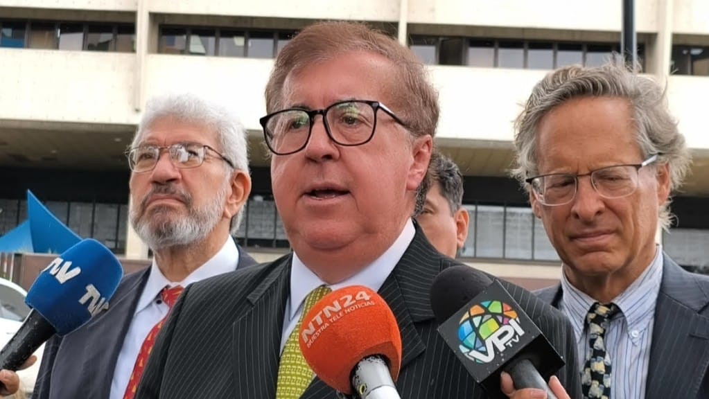https://fronteradigital.com.ve/Pérez Vivas acude al TSJ y exige convocar elecciones presidenciales por vacante absoluta
