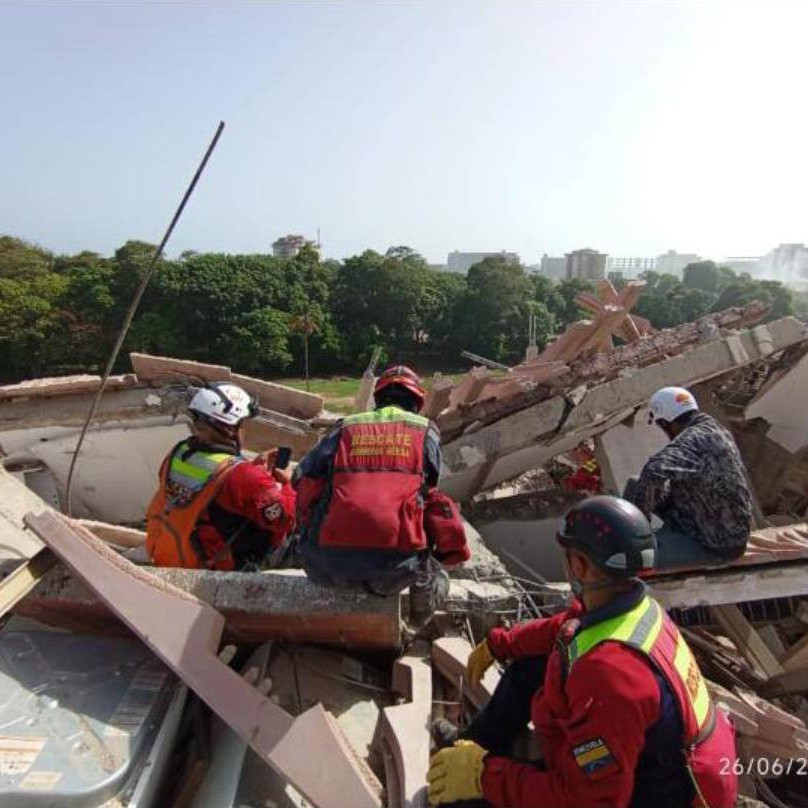 Frontera Digital,  Regionales,  Bomberos de Mérida solidarios en La Guaira tras devastadores sismos