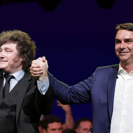 Frontera Digital,  Internacionales,  Flávio Bolsonaro reivindica a su padre al lanzar candidatura