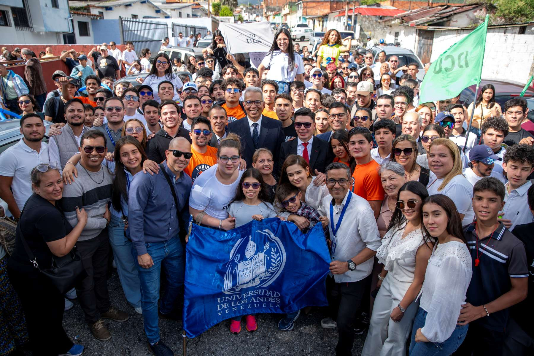 Diario Frontera, Frontera Digital,  Regionales, ,Una multitud los esperó en las afueras del recinto electoral. FOto: Prensa TU,Inscripción del equipo rectoral de la Transformación Universitaria 
cambió la historia electoral de la ULA