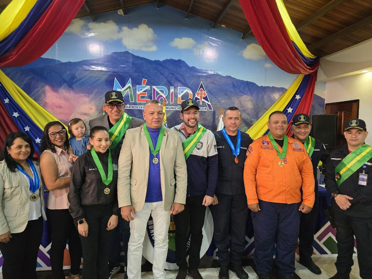 Diario Frontera, Frontera Digital,  Regionales, ,El Comisario General Johnny Javier Nava, informó que se otorgaron condecoraciones a 45 funcionarios de las áreas operativa y administrativa,Alcalde Nelson Álvarez condecora a funcionarios policiales y fortalece la seguridad ciudadana