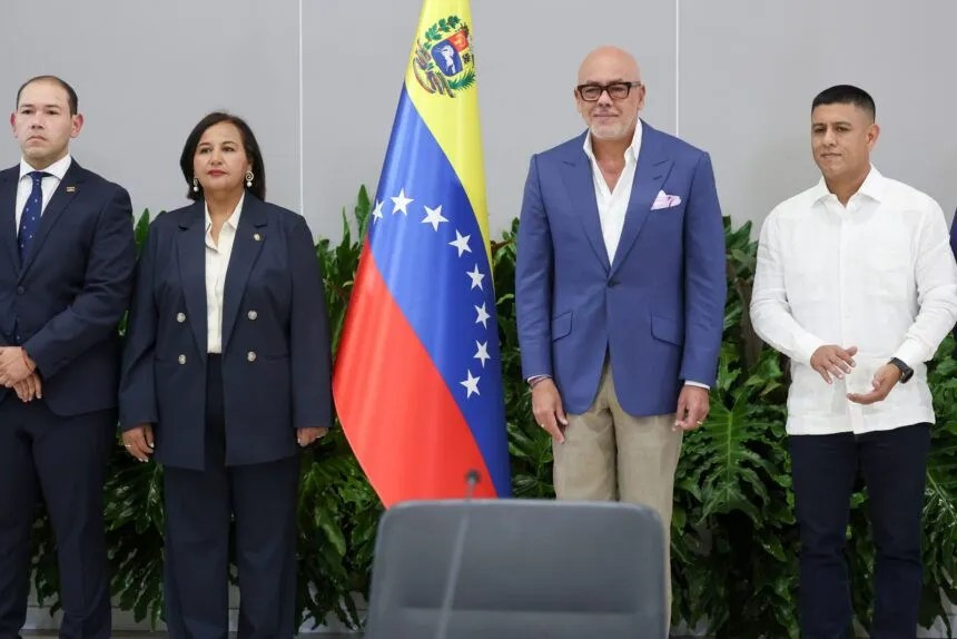 Diario Frontera, Frontera Digital,  Nacionales, ,AME6577. CARACAS (VENEZUELA), 06/08/2026.- La exdiputada y quien encabeza la delegación opositora, Dinorah Figuera (c-i); el presidente del Parlamento, Jorge Rodríguez (c-d), y el vicepresidente de la Asamblea Nacional de Venezuela; Pedro Infante (d), asisten la instalación formal de la mesa de diálogo, impulsada por Estados Unidos, para avanzar hacia una transición en el país suramericano este jueves, en Caracas (Venezuela). EFE/ Miguel Gutiérrez,Gobierno y AN de 2015 acordaron nuevo proceso 
para renovar y designar magistrados del TSJ