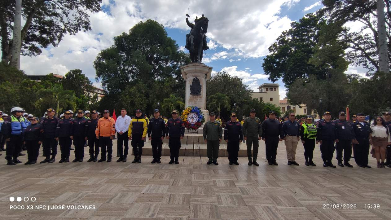 Diario Frontera, Frontera Digital,  Regionales, ,El acto central estuvo presidido por el G/D Hilars José Larrarte Sosa, comandante de Zona Operativa de Defensa Integral 22 Mérida, acompañado del G/B Tomas Antonio Vera Comandante de Zona 22 de la GNB Mérida; el General Antonio Rodríguez Pernía,Secretario para la Transformación de la Seguridad Ciudadana, y el coronel (B)Edecio Zerpa, comandante del Cuerpo de Bomberos Mérida,Cuerpo de Bomberos de Mérida conmemoró
 su Día Nacional con misa y ofrenda floral