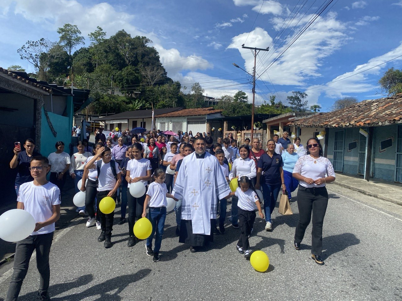 Diario Frontera, Frontera Digital,  Mocoties, ,Comunidades de El Amparo y San Pedro en Tovar dan la bienvenida al nuevo párroco Carlos Gustavo Araújo
