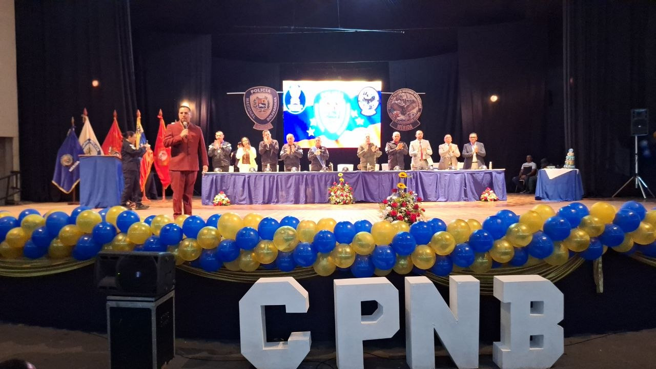 Diario Frontera, Frontera Digital,  Regionales, ,El comandante de la PNB en la región Los Andes, comisario mayor Wilman José Rivera Torres, resaltó el sacrificio de los funcionarios, quienes incluso arriesgan sus vidas para garantizar la paz y la tranquilidad,Mérida celebra ascenso de 120 funcionarios de la PNB
