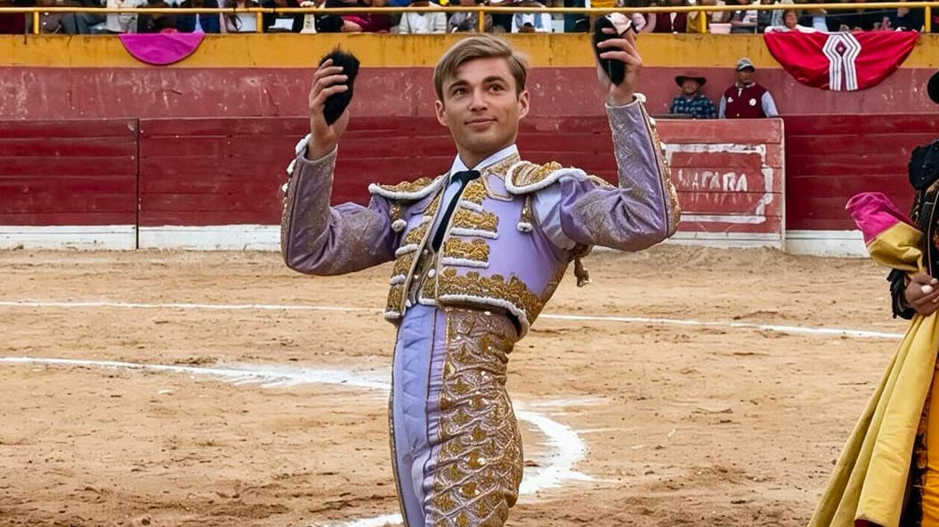 https://fronteradigital.com.ve/Doble triunfo para el espada galo Andy Younes en Perú