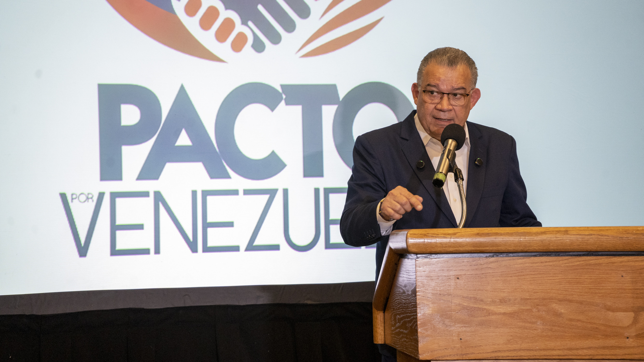https://fronteradigital.com.ve/Enrique Márquez regresa a la escena política: “Quiero ayudar en la transición”