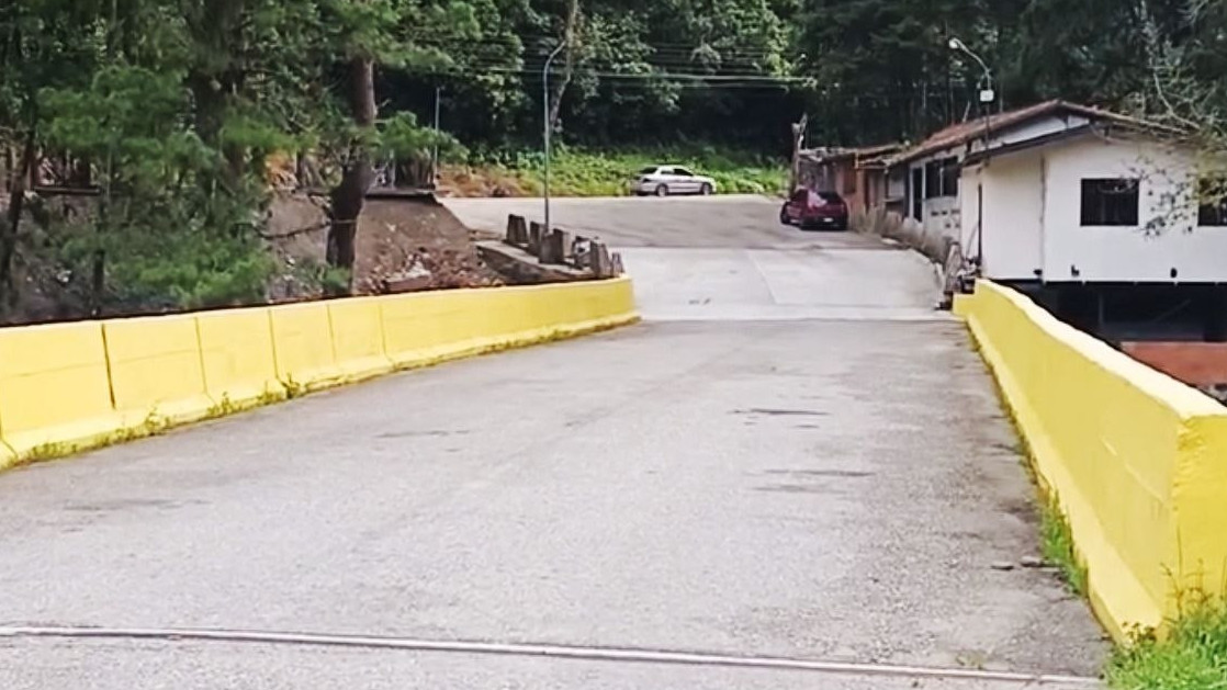 https://fronteradigital.com.ve/Culminan trabajos de rehabilitación del puente de guerra en Pueblo Llano