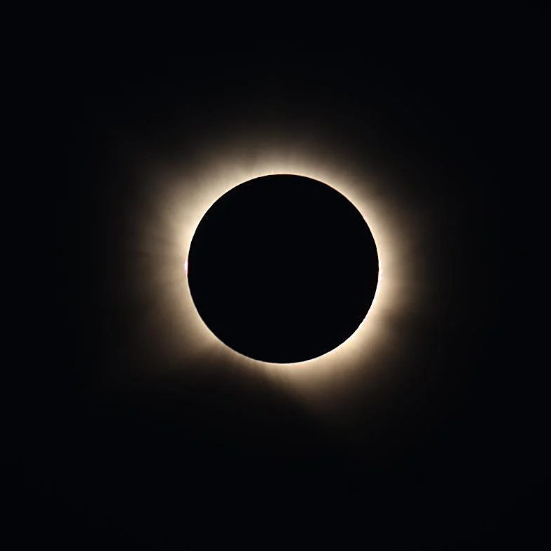 Frontera Digital,  Internacionales,  El día que el cielo se apagó