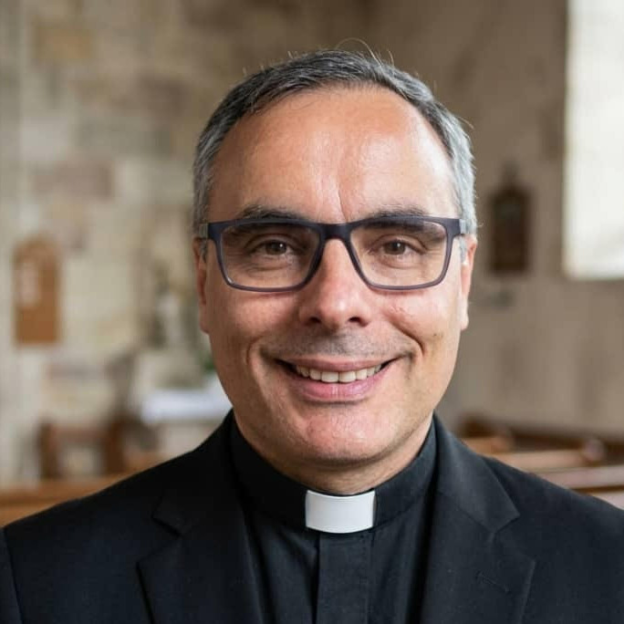 Frontera Digital,  Opinión,  Sobre el uso del cuello clerical (II) por Padre Javier Gómez Graterol