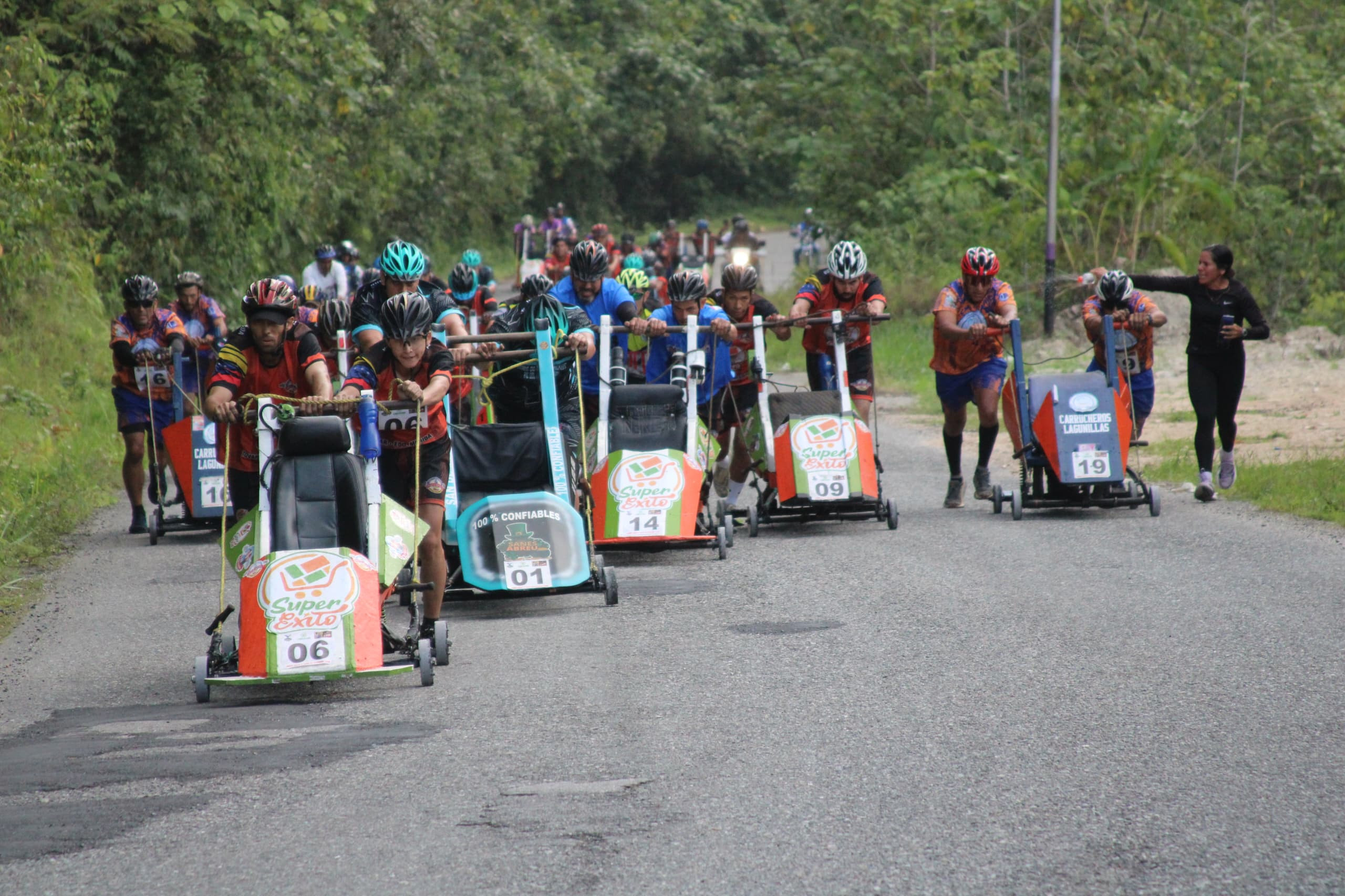 Diario Frontera, Frontera Digital,  Mocoties, ,En horas de la tarde se cumplió con la tercera etapa de la competencia, partiendo desde la plaza Bolívar de la parroquia El Amparo, descendiendo nuevamente hasta Tovar y culminando en la avenida Cristóbal Mendoza,Deivy Contreras y José Villalba siguen liderando la 38.ª Vuelta a Tovar en carruchas