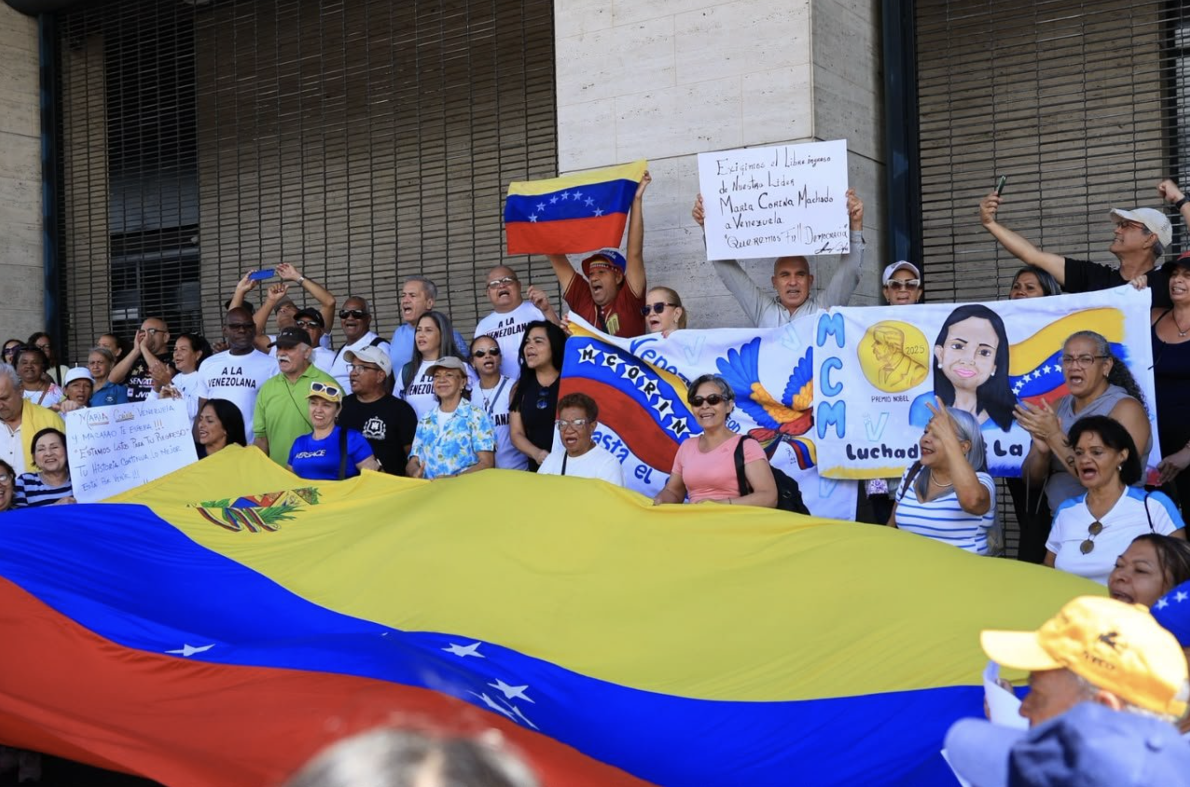 Diario Frontera, Frontera Digital,  Nacionales, ,“María Corina, vente, te estamos esperando”, corean los simpatizantes de María Corina Machado | Foto Vente Venezuela,Ciudadanos protestan para exigir el regreso de María Corina Machado 
y la democratización del país