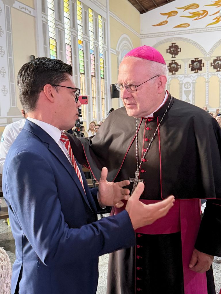 Diario Frontera, Frontera Digital,  Regionales, ,Un fraterno encuentro como parte de la agenda prevista por Monseñor Alberto Ortega Martín en su visita pastoral a la Arquidiócesis de Mérida. Foto. Prensa Apula,Dr. Virgilio Castillo Blanco saludó al Nuncio Apostólico en Venezuela 
durante inauguración de la Unidad Quirúrgica de Cáritas Mérida