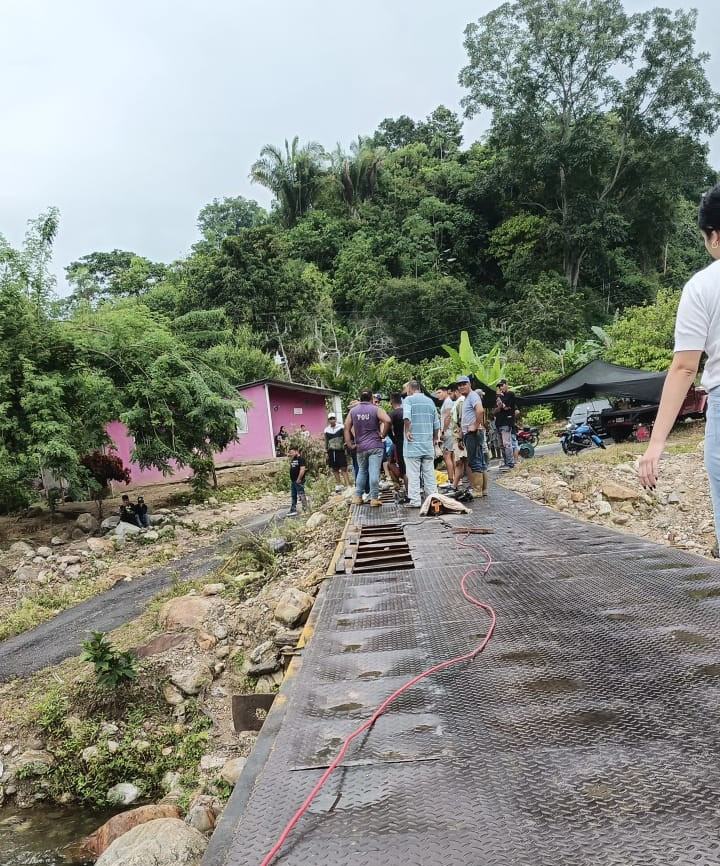 Diario Frontera, Frontera Digital,  Regionales, ,Ante la falta de respuesta oficial, un grupo de habitantes decidió organizarse y ejecutar labores de reparación para mantener activa esta vía estratégica.,Municipio Tulio Febres Cordero | Habitantes reparan puente Arizona en Las Virtudes