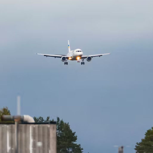 Frontera Digital,  Internacionales,  Avión de Zelenski estuvo a punto de ser alcanzado 
por dron cuando se dirigía a Oslo