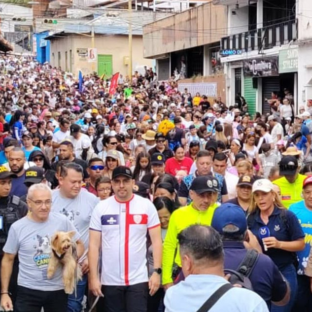 Frontera Digital, Diario Frontera, Tsunami engalanó la Caminata Canina La Molinera en Tovar del estado Mérida